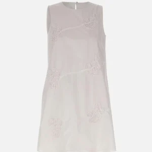 Abito con fiori ricamati